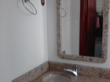 CASA EM CIMA DA LOJA