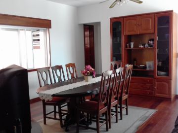 CASA EM CIMA DA LOJA
