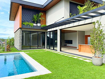 Casa de Alto Padr�o � Venda na Lagoa da Concei��o