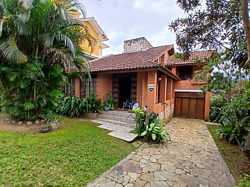Terreno de 557,70 m� com casa n�o averbada � Venda no Cacup�