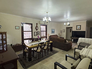 Casa espa�osa e totalmente mobiliada no bairro Saco Lim�es